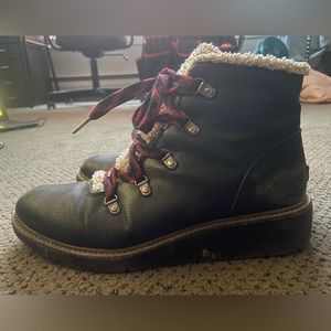 Black fuzzy lined boots